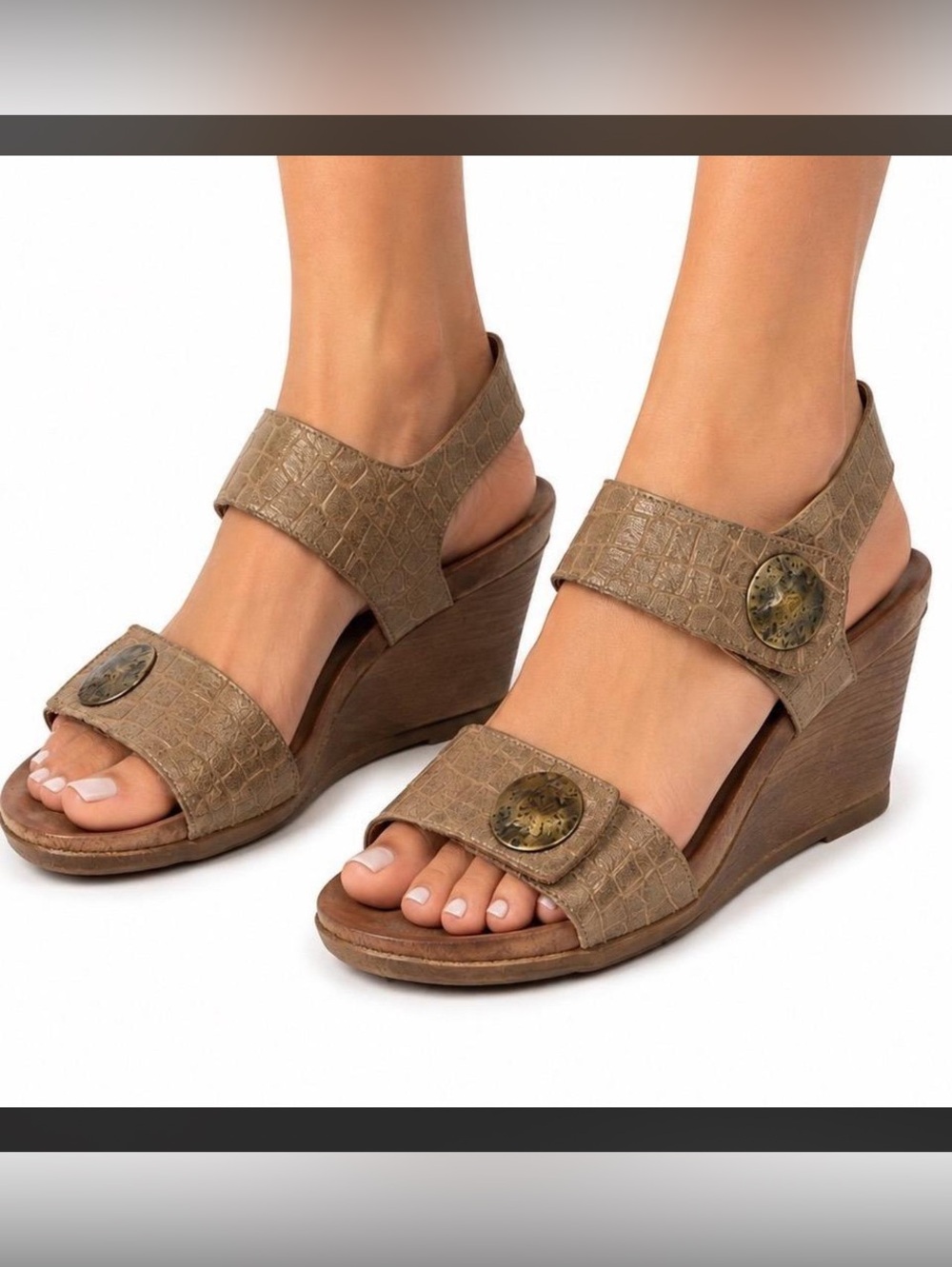 🥥Taos Carousel 2 wedge sandal in a taupe snake print leather finish
Size 7.5🥥